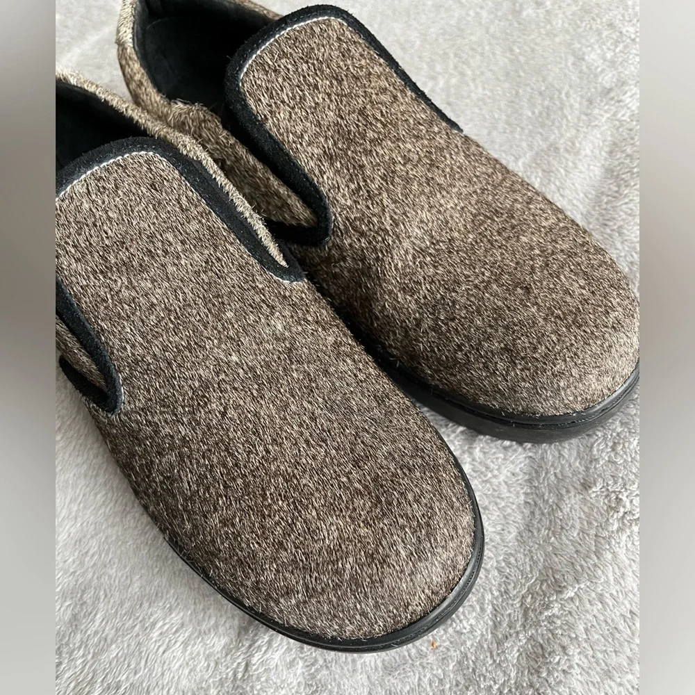 ONTO premium crafted slip on cowhide hair unisex sneakers size men 7 / women 8.5